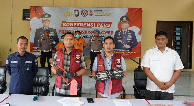 2 Karyawan Curi Kabel Gudang Karantina PT Kayu Mebel Indonesia