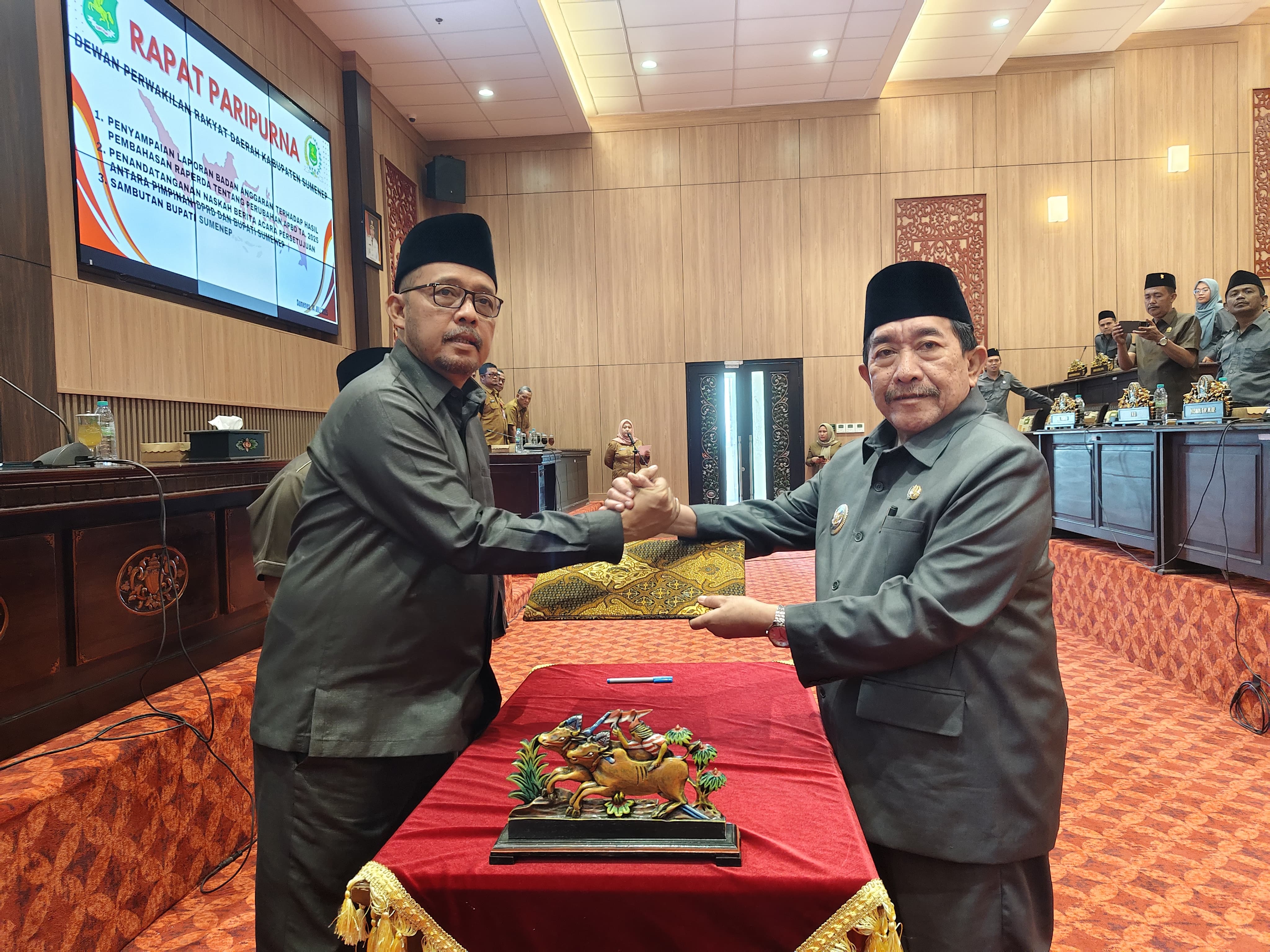 DPRD dan Pemkab Sumenep Sahkan P-APBD 2025,  Defisit Ditutupi dengan Penerimaan Pembiayaan