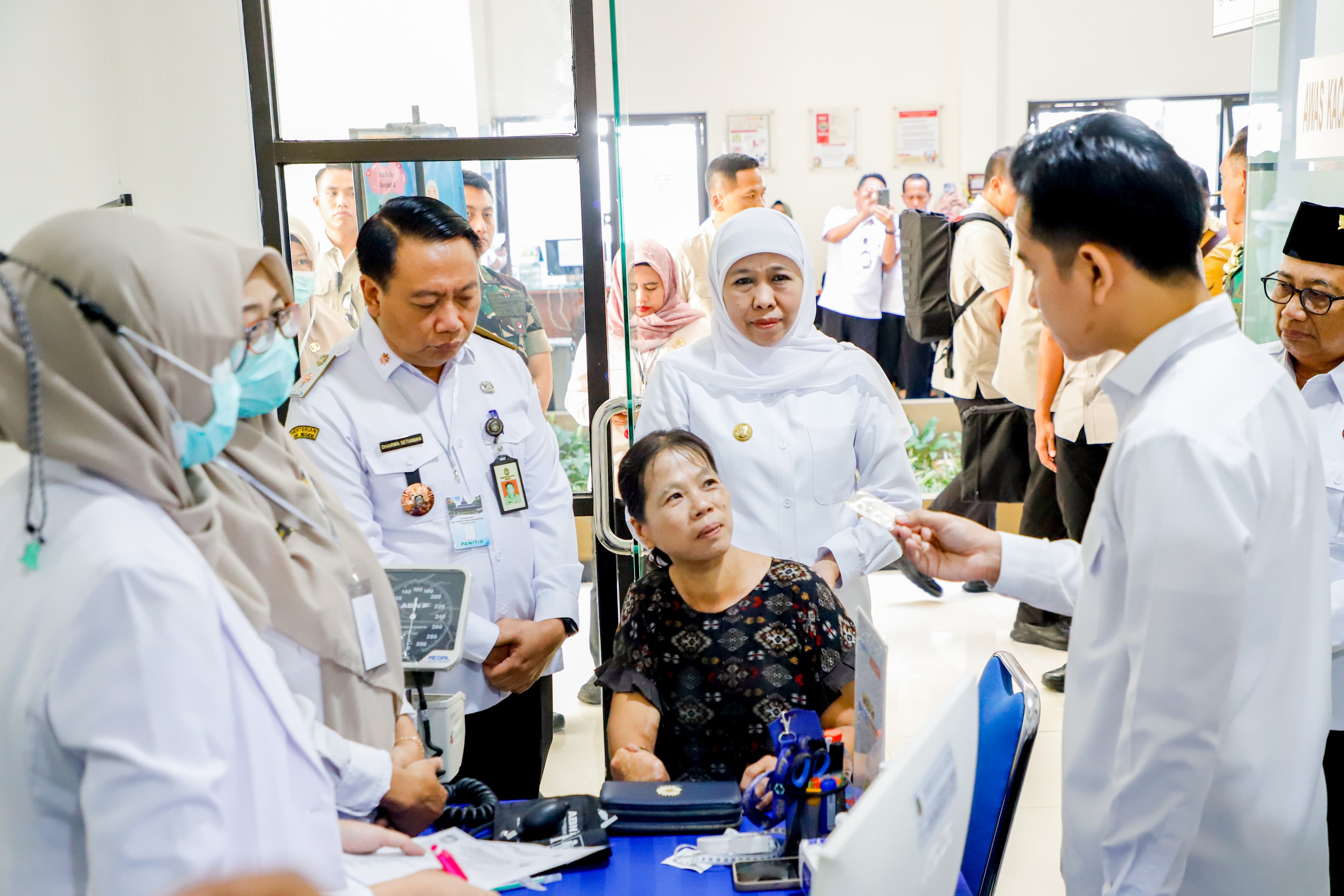 Peserta PBI JK Jatim Dinonaktifkan, Khofifah Minta Warga Tetap Tenang