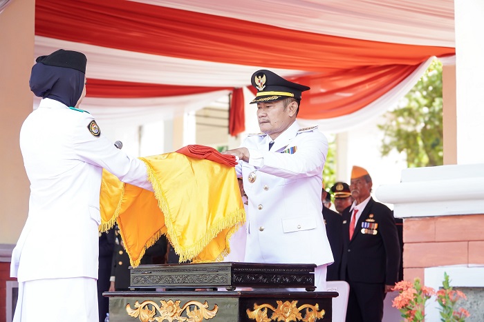 Pengibaran Sang Merah Putih di Lamongan Berhasil dan Lancar
