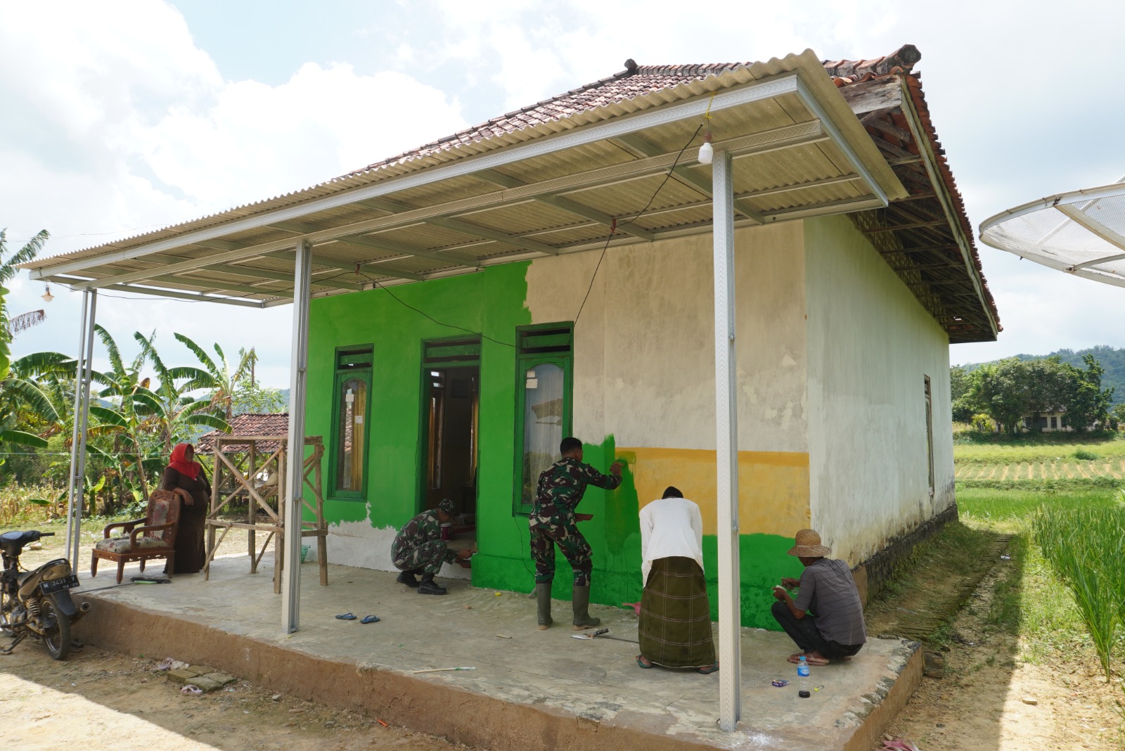 Rumah Sunahwi Kini Layak Huni Usai Dicat Satgas TMMD