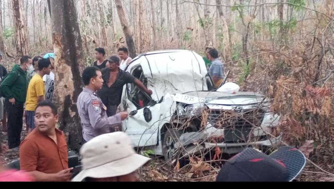 Laka Tunggal, Mobil Tabrak Pohon Hingga Ringsek, Satu Orang Meninggal