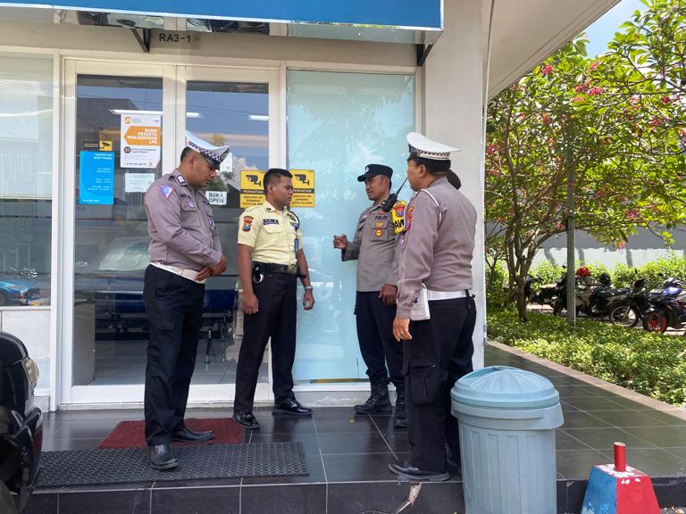 Polsek Benowo Gencarkan Patroli Kota Presisi di BCA Bukit Palma Surabaya Jaga Kamtibmas Kondusif
