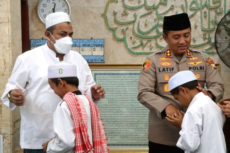 Kapolres Probolinggo Safari Salat Jumat di Ponpes Raudlatul Jannah Gending 