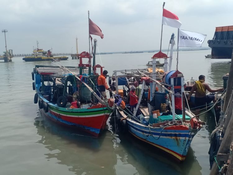 Satpolairud Polres Gresik Amankan Tiga Kapal Nelayan Pengguna Jaring Trawl di Karang Jamuang