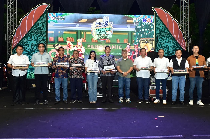 PT KAI Berikan Penghargaan Pemkab Lamongan Kategori Kontribusi Pengamanan Perjalanan KA Perlintasan Sebidang