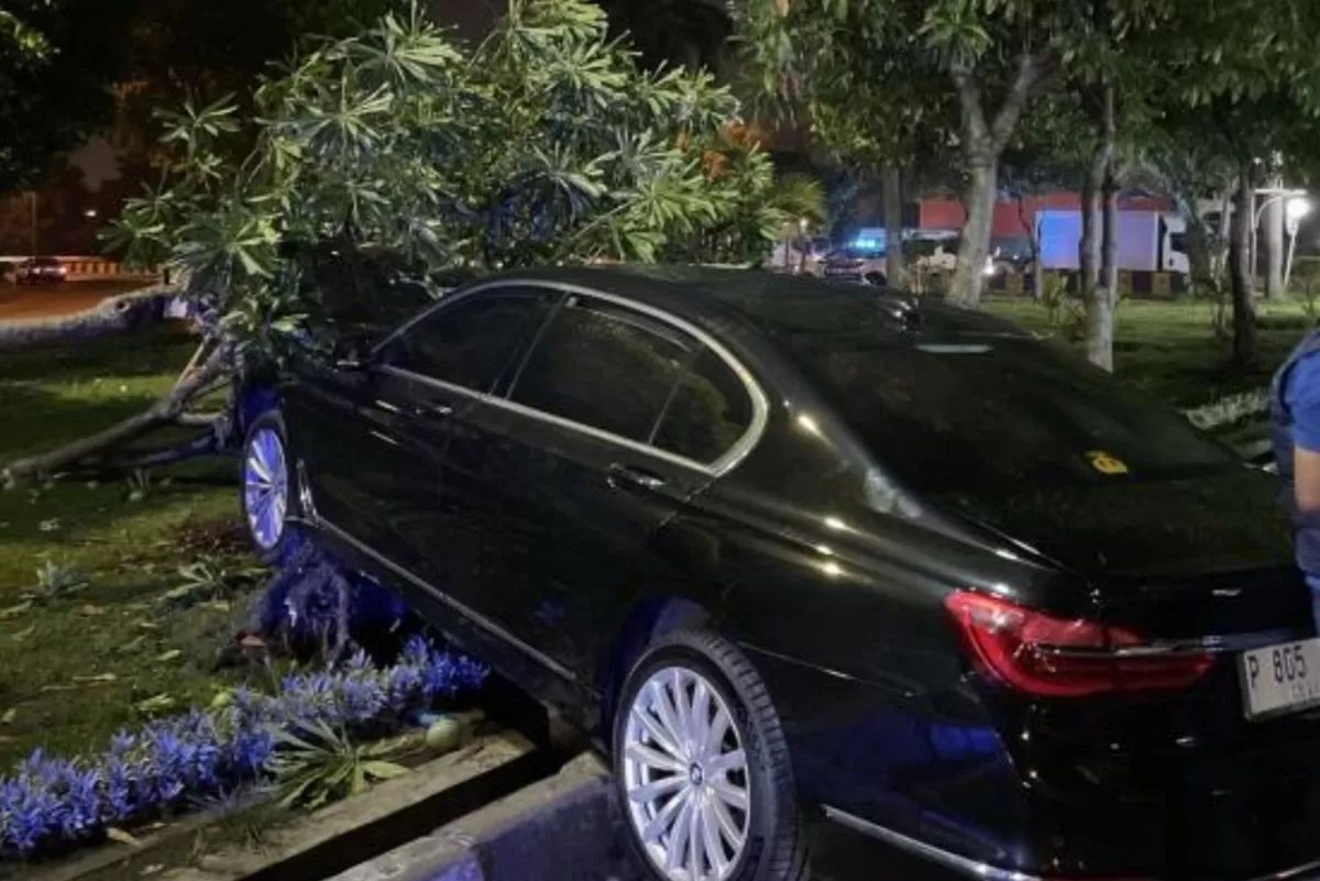 Pengelola Jalan Tol Buka Suara Terkait Insiden BMW Terjun Bebas di Tol Krian-Gresik
