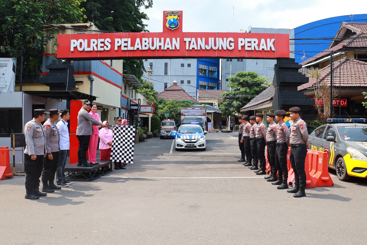 Polres Pelabuhan Tanjung Perak Kirim Bantuan Kemanusiaan untuk Korban Banjir di Jawa Tengah