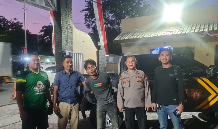 Pelaku Penggelapan Motor Dihajar Massa di Depan Pasar Petiken Gresik
