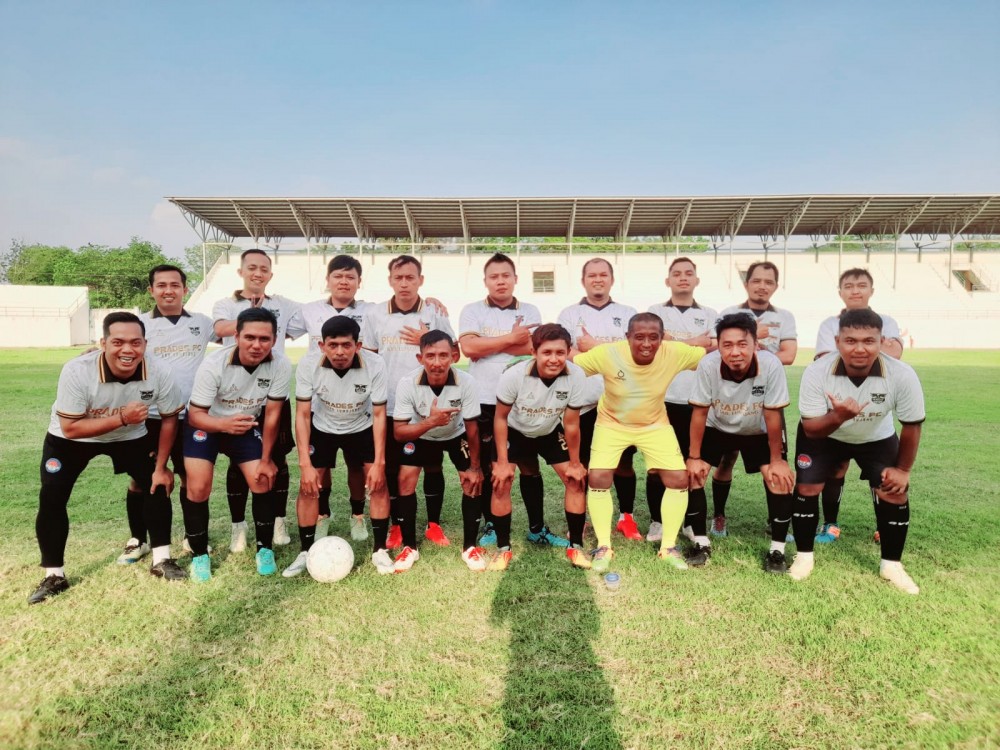 Jalin Sinergi Lintas Profesi, PPDI Lumajang dan PGRI Pasrujambe Gelar Laga Persahabatan di Stadion Semeru