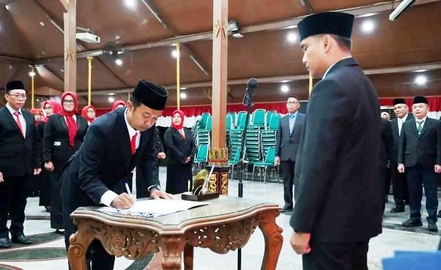 Kukuhkan 87 Kepala Sekolah Baru, Bupati Bangkalan Minta Jadi Pendidik Berdedikasi