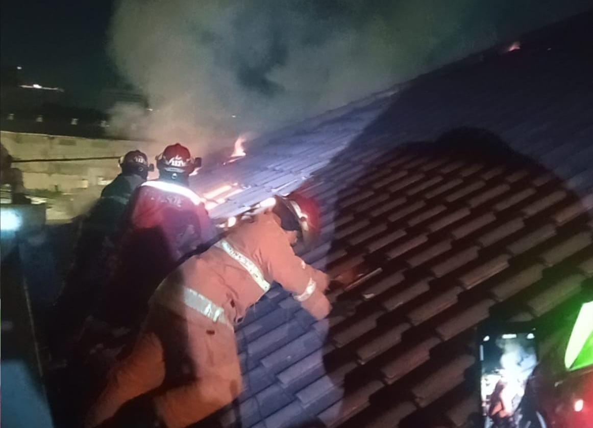 Rumah Mewah di Jalan Jimerto Terbakar, Diduga Korsleting Listrik