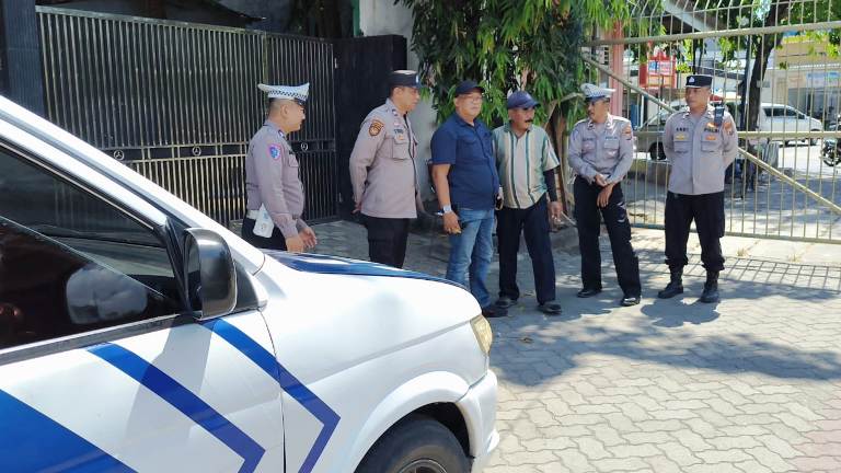 Polsek Sawahan Patroli di Jalan Denpo Surabaya Imbau Warga Waspada 3C