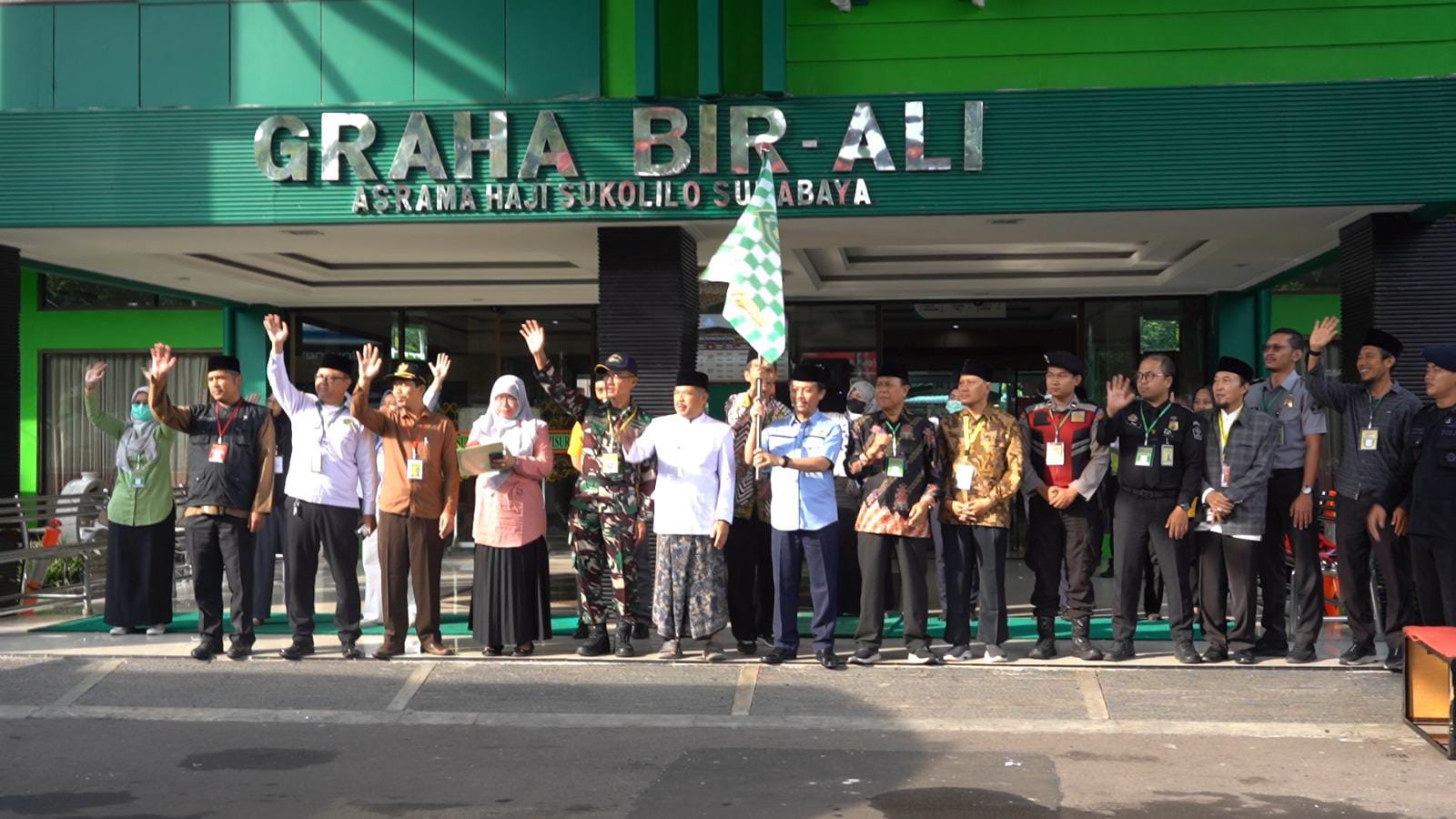 Direktur Bina Haji dan Umrah Kemenag Lepas Kloter 62, Ingatkan 3 Hal Penting