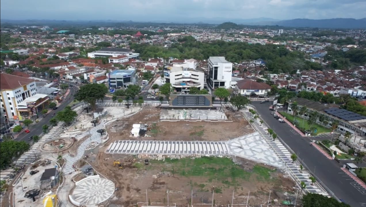 Alun-alun Jember Segera Bersinar: Renovasi Hampir Rampung, Videotron Siap Tayang