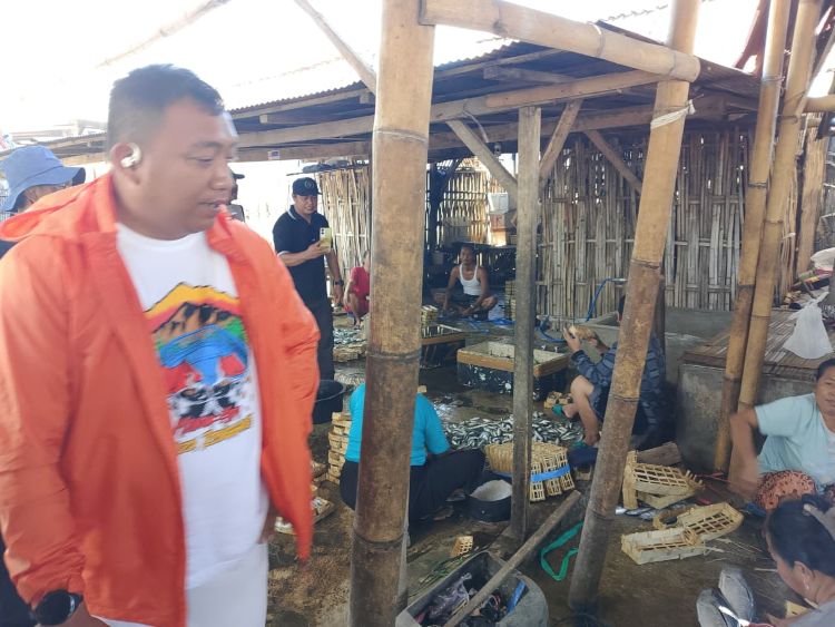 Benahi Hutan Mangrove Pantai Dubibir Situbondo, Mas Rio Libatkan Pokdarwis