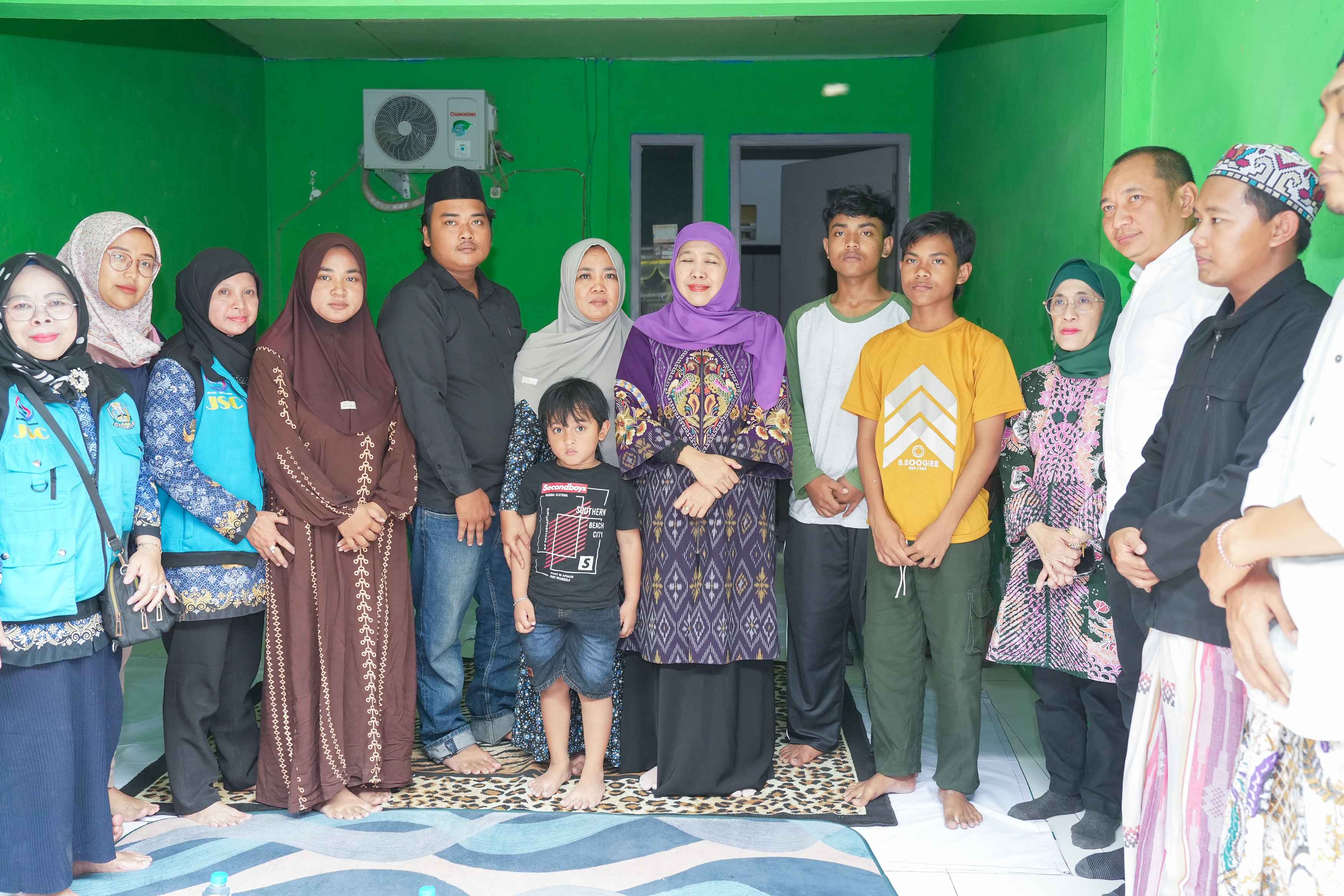 Gubernur Khofifah Takziah ke Keluarga Korban KM Virgo Transport 8