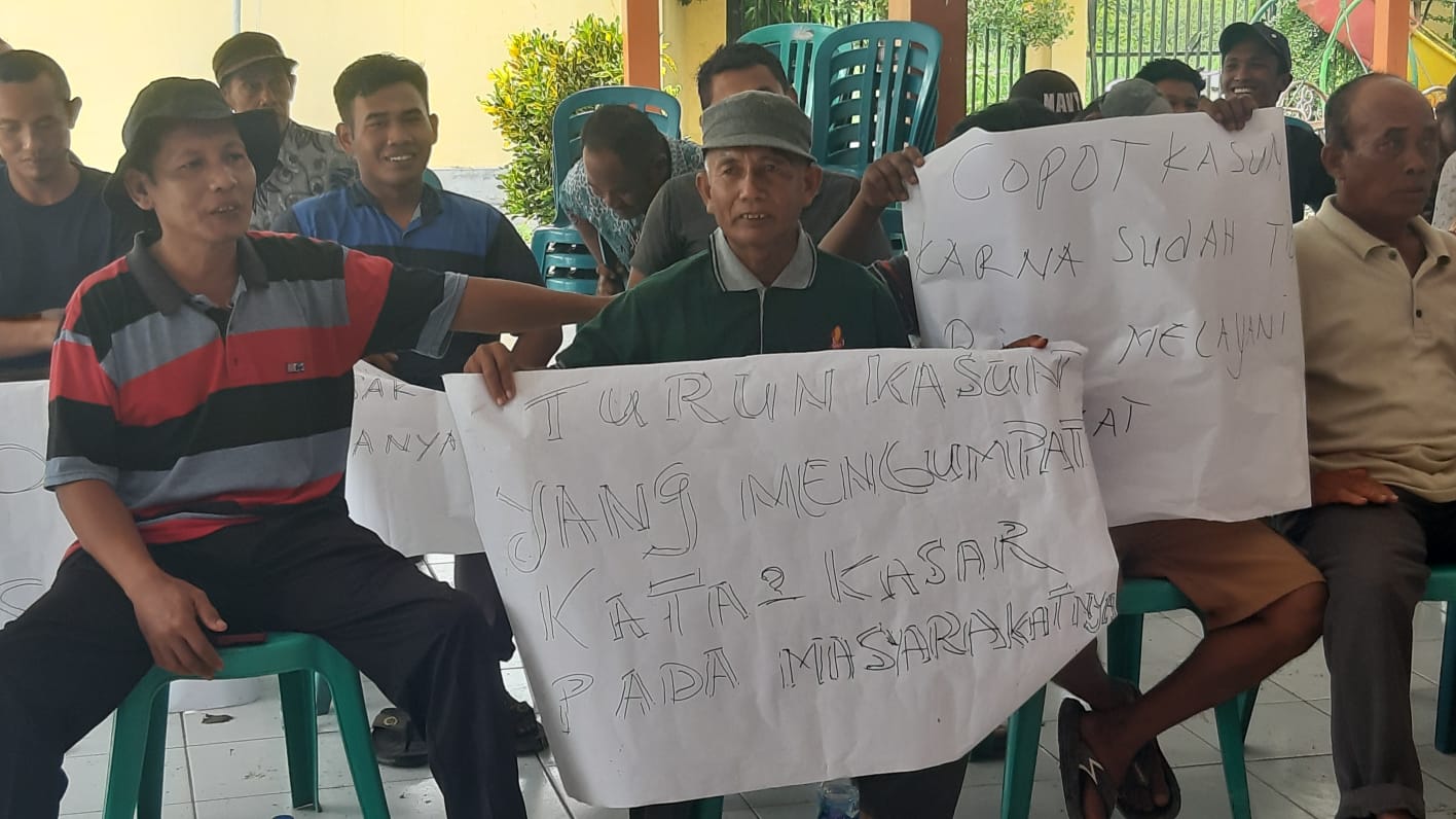 Warga Demo Tuntut Oknum Perangkat Desa  Gunungsari Ngawi Dipecat