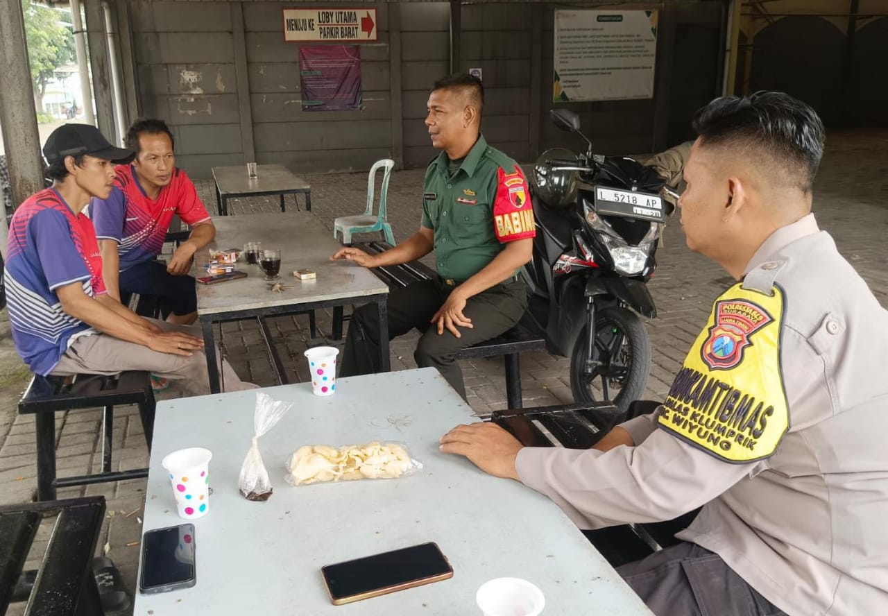 Jaga Keamanan Lingkungan, Bhabinkamtibmas Polsek Wiyung Intensifkan Sambang dan Imbauan Pam Swakarsa