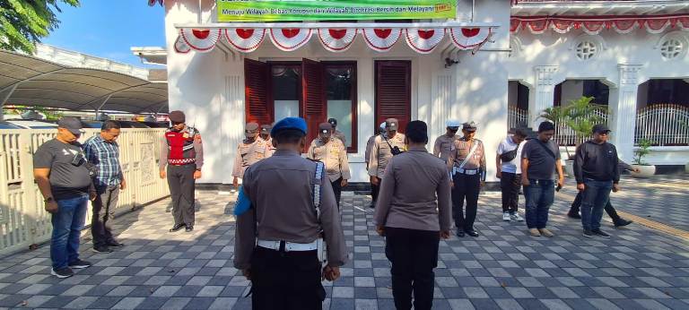 Polsek Sawahan Gelar Apel Pengamanan Sidang di PN Surabaya, Jamin Kelancaran Proses Hukum