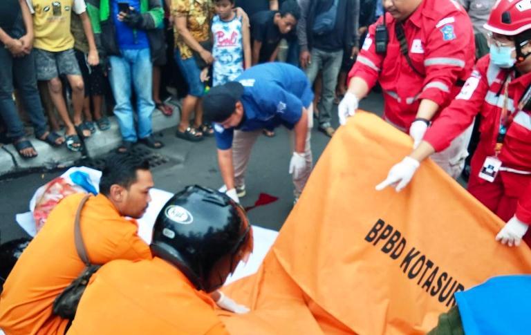 Tragedi di Depan BG Junction: Pengendara Motor Terlindas Truk Sampah saat Berbelok