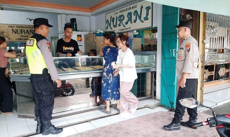 Jaga Kamtibmas, Polisi Tulungagung Gencarkan Patroli Pasar dan Toko Emas