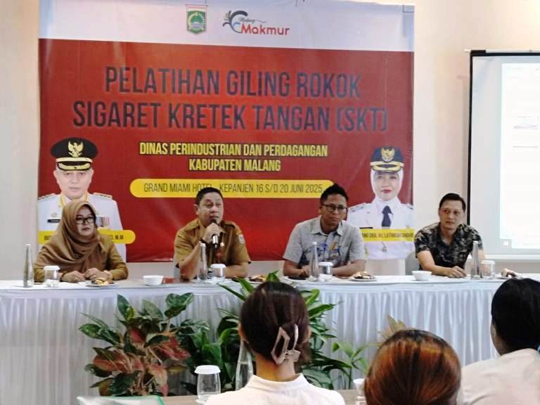 Gunakan DBHCHT, Disperindag Kabupaten Malang Gelar Pelatihan Giling Rokok SKT