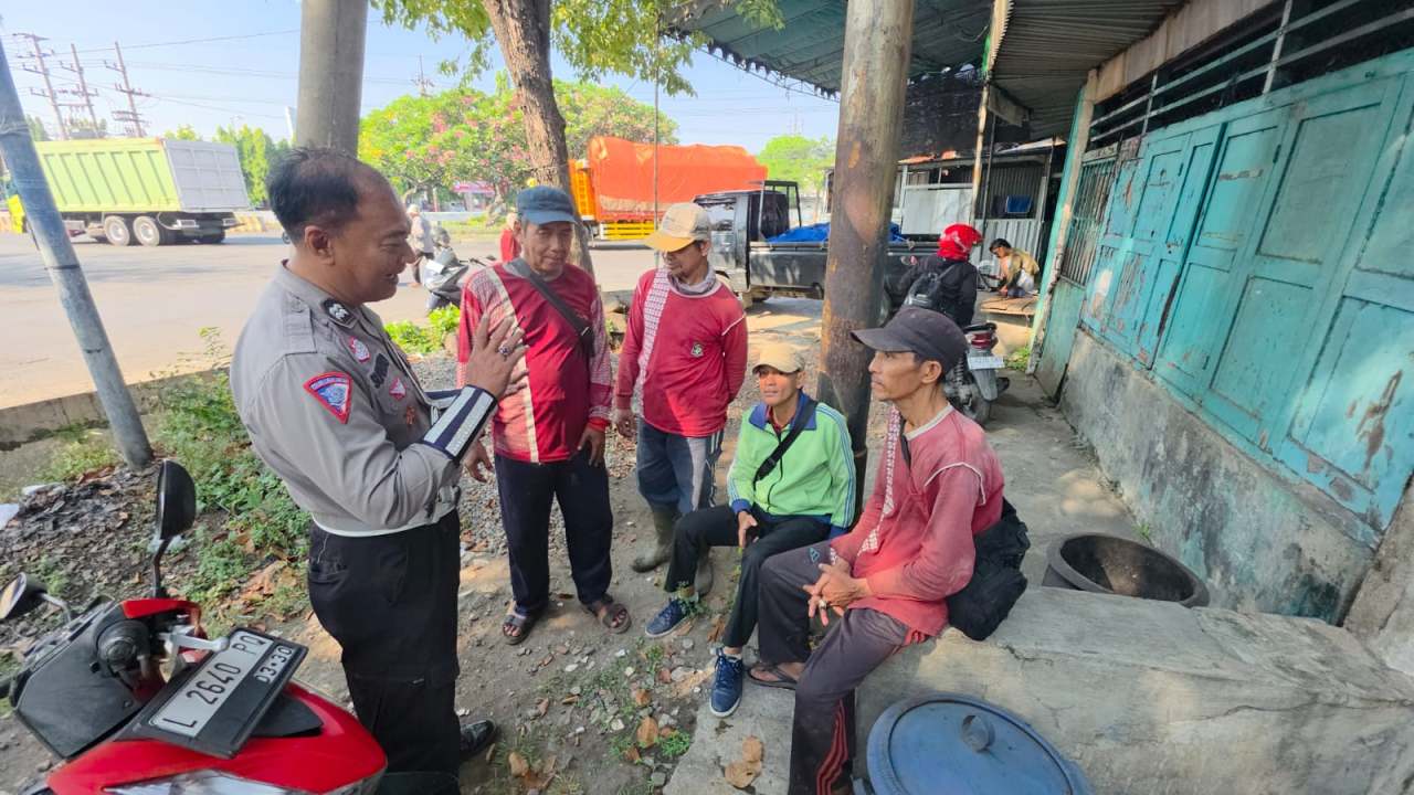 Satlantas Polres Tanjung Perak Gencarkan Sosialisasi Operasi Zebra Semeru 2025 Tekan Kecelakaan