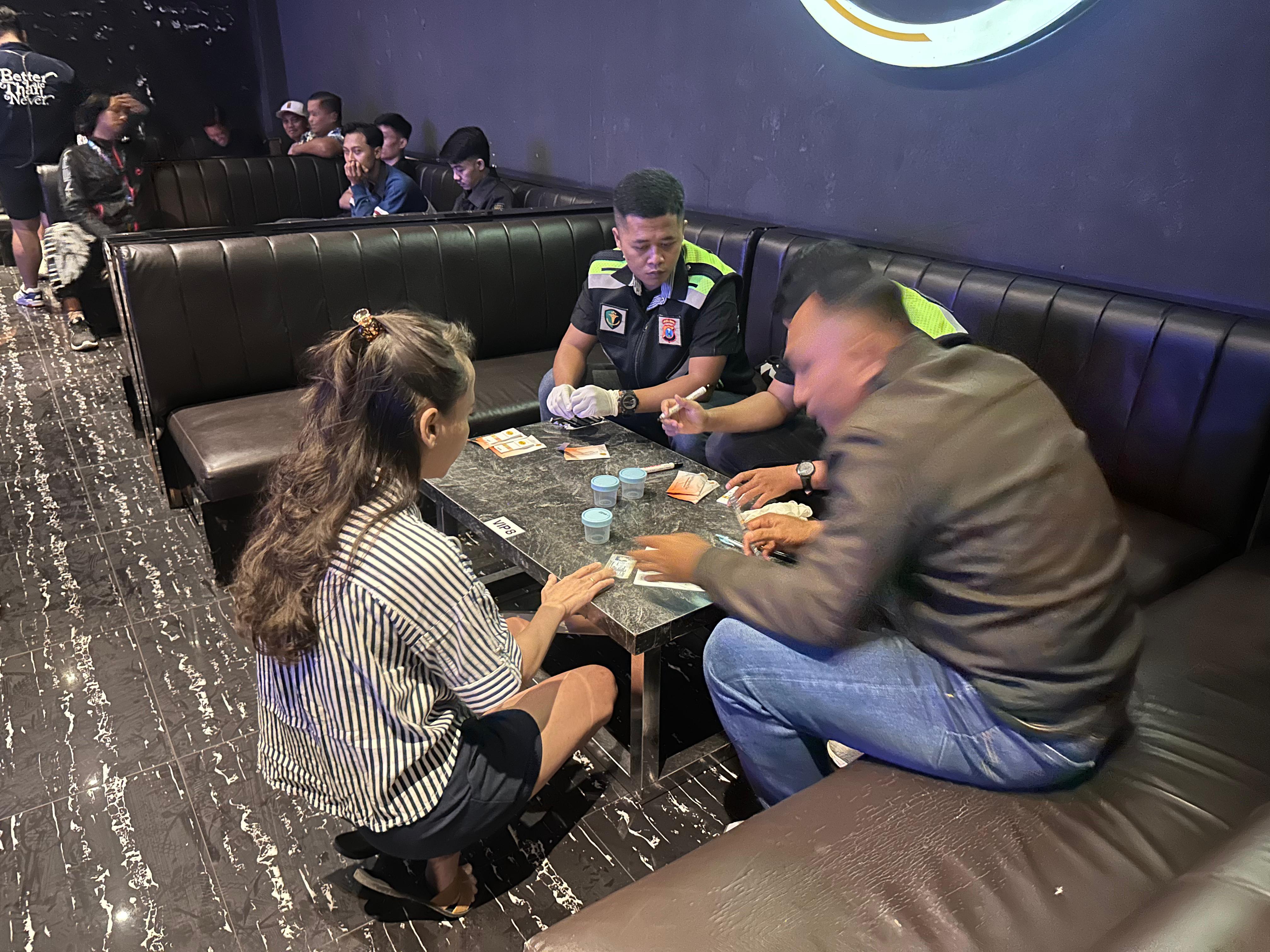 Jelang Nataru, Satresnarkoba Polres Kediri Kota Razia Tempat Hiburan Malam