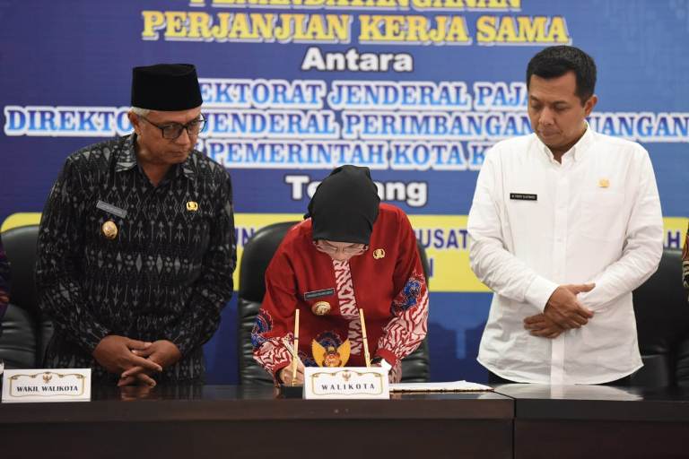 Wali Kota Kediri Tanda Tangani PKS OP4D untuk Optimalkan Pajak Daerah dan Pusat