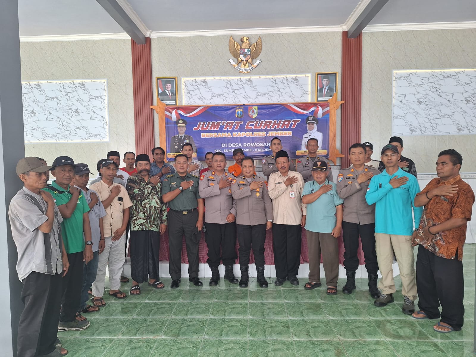 Sambangi Sumberjambe, Polres Jember Bedah UU ITE hingga Bahaya Narkoba di Jumat Curhat