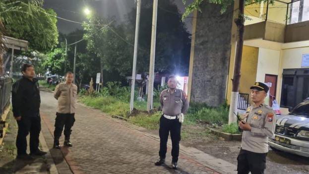 Antisipasi Kejahatan Jelang Sahur, Personel Polsek Patroli Permukiman 