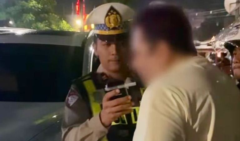 Tekan Angka Kecelakaan, Satlantas Polrestabes Surabaya Intensifkan Patroli Drunk Driving