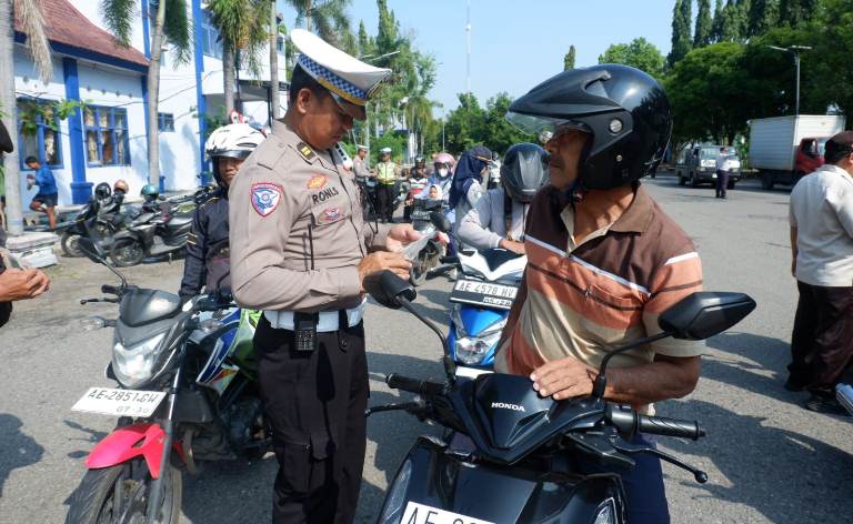  Ribuan Pelanggar Terjaring Operasi Patuh Semeru 2025 di Madiun