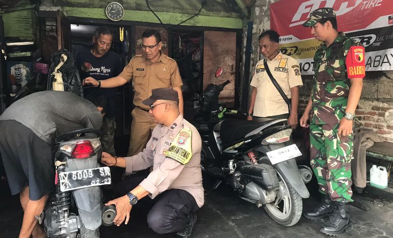 Wujudkan Zero Balap Liar di Surabaya, Tiga Pilar Kelurahan Kapasan Sosialisasi ke Pemilik Bengkel Motor