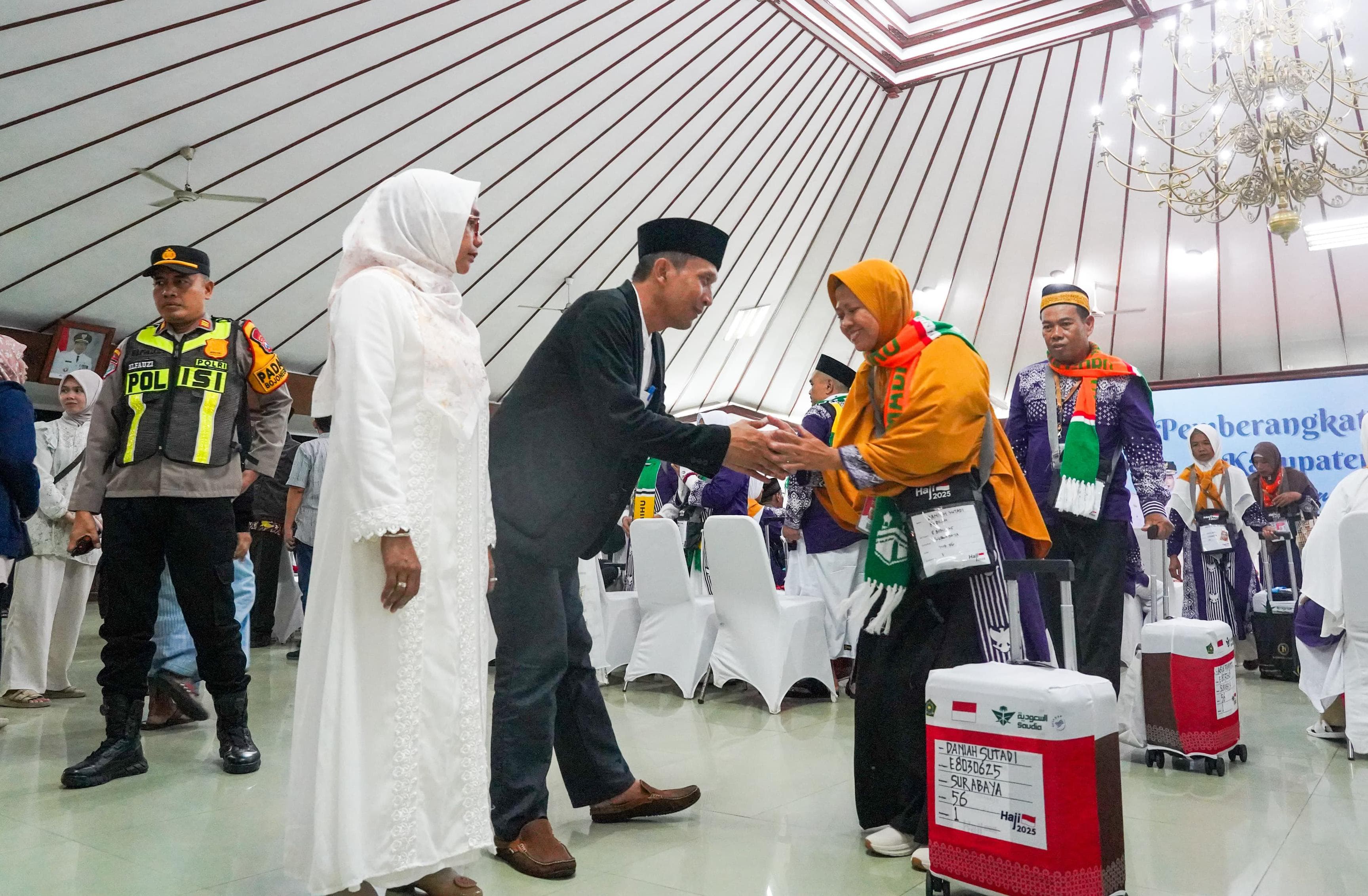Bupati Setyo Wahono Berangkatkan Calon Jamaah Haji Asal Bojonegoro