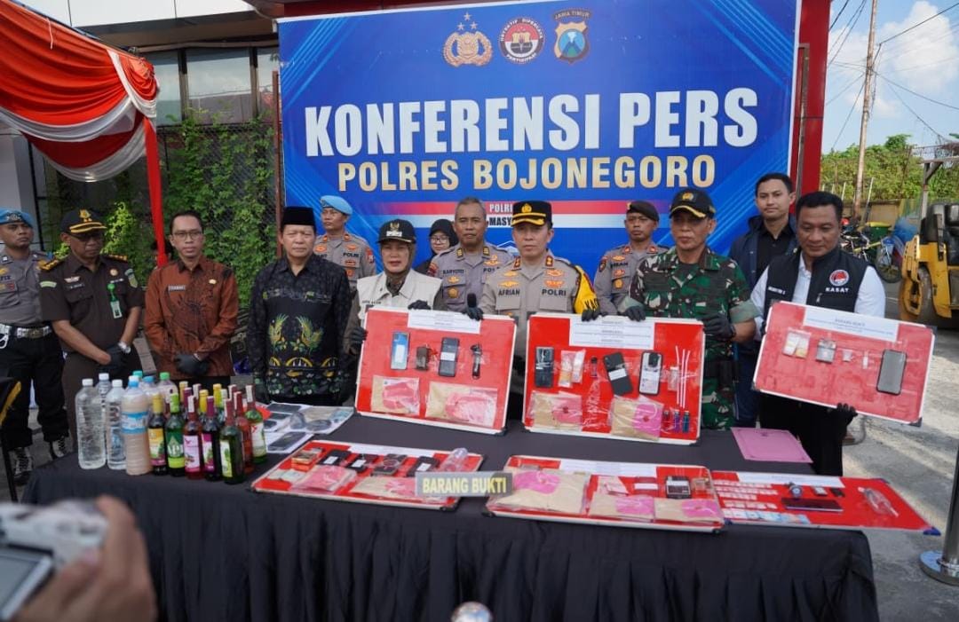 Polres Bojonegoro Bongkar Jaringan Peredaran Sabu dan Ganja, 13 Tersangka Dibekuk