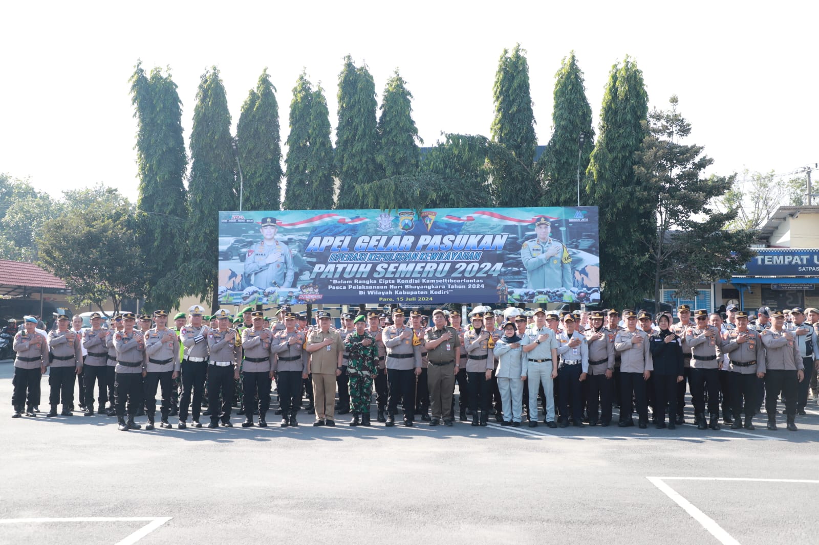 Kapolres Kediri Pimpin Apel Gelar Pasukan Operasi Patuh Semeru 2024