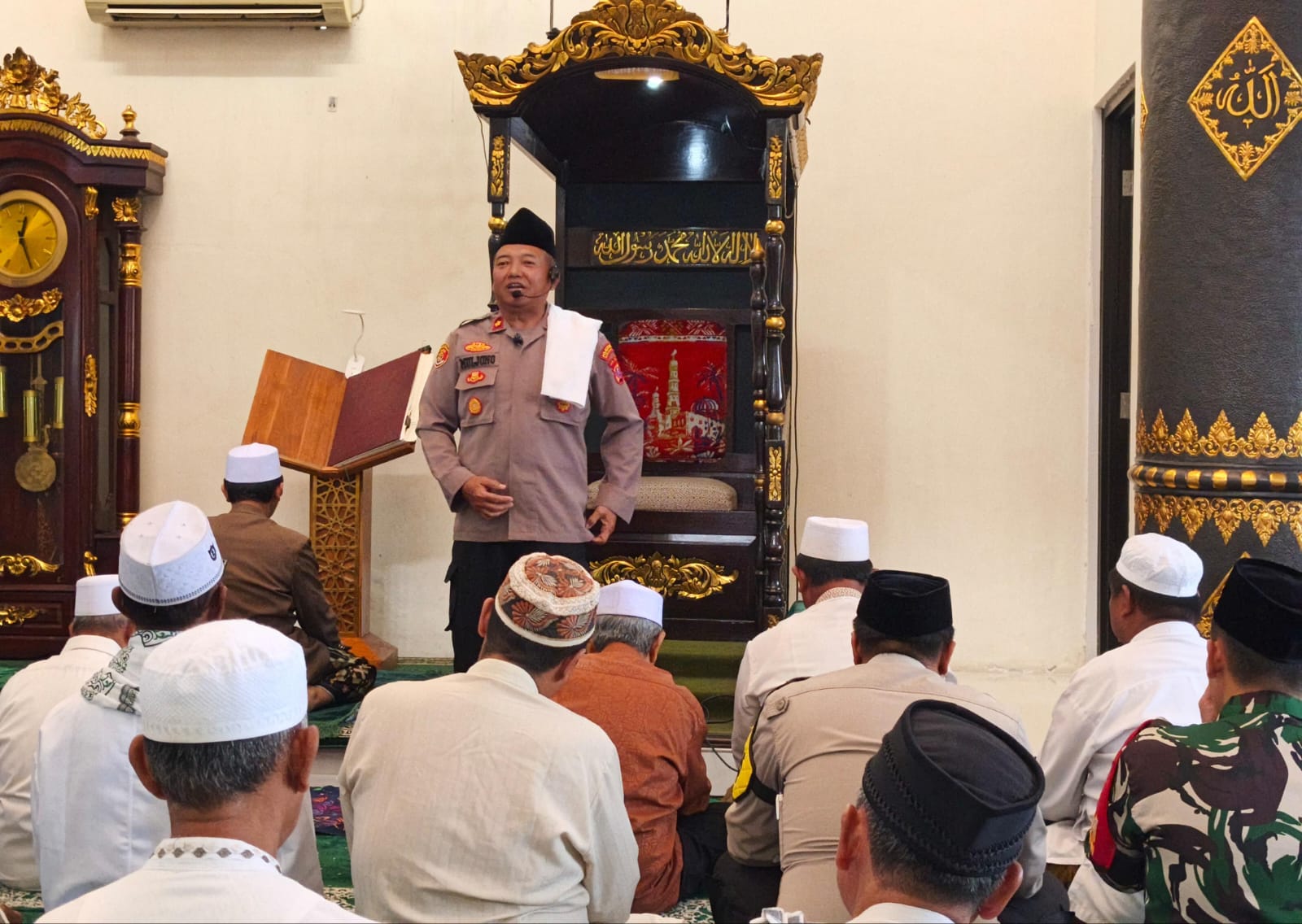 Tingkatkan Kewaspadaan, Kapolsek Sawahan Gelar Safari Jumat di Simo Kwagean