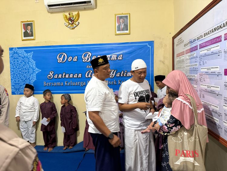 Kapolsek Kejayan Gelar Doa Bersama dan Santuni Anak Yatim