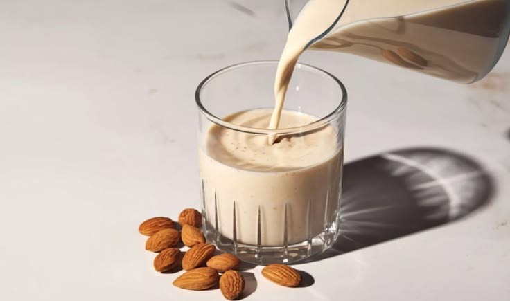 Lebih Ringan dan Bebas Laktosa, Ini Keunggulan Susu Almond Dibanding Susu Sapi