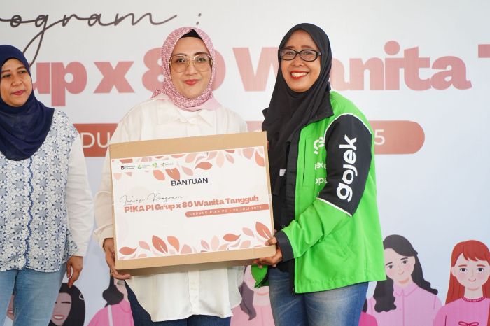 Petrokimia Gresik dan PIKA Berbagi Kebahagiaan dengan Para Lady Ojol