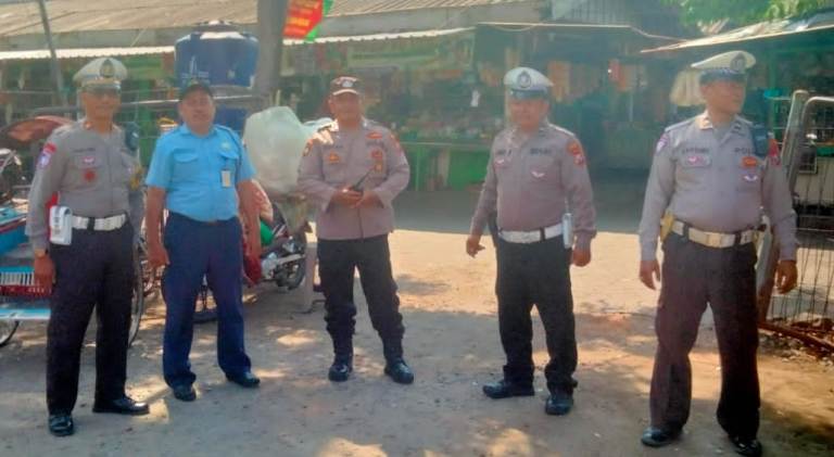 Polsek Gayungan Gencar Patroli Antisipasi 3C di Pasar Gayungsari Surabaya