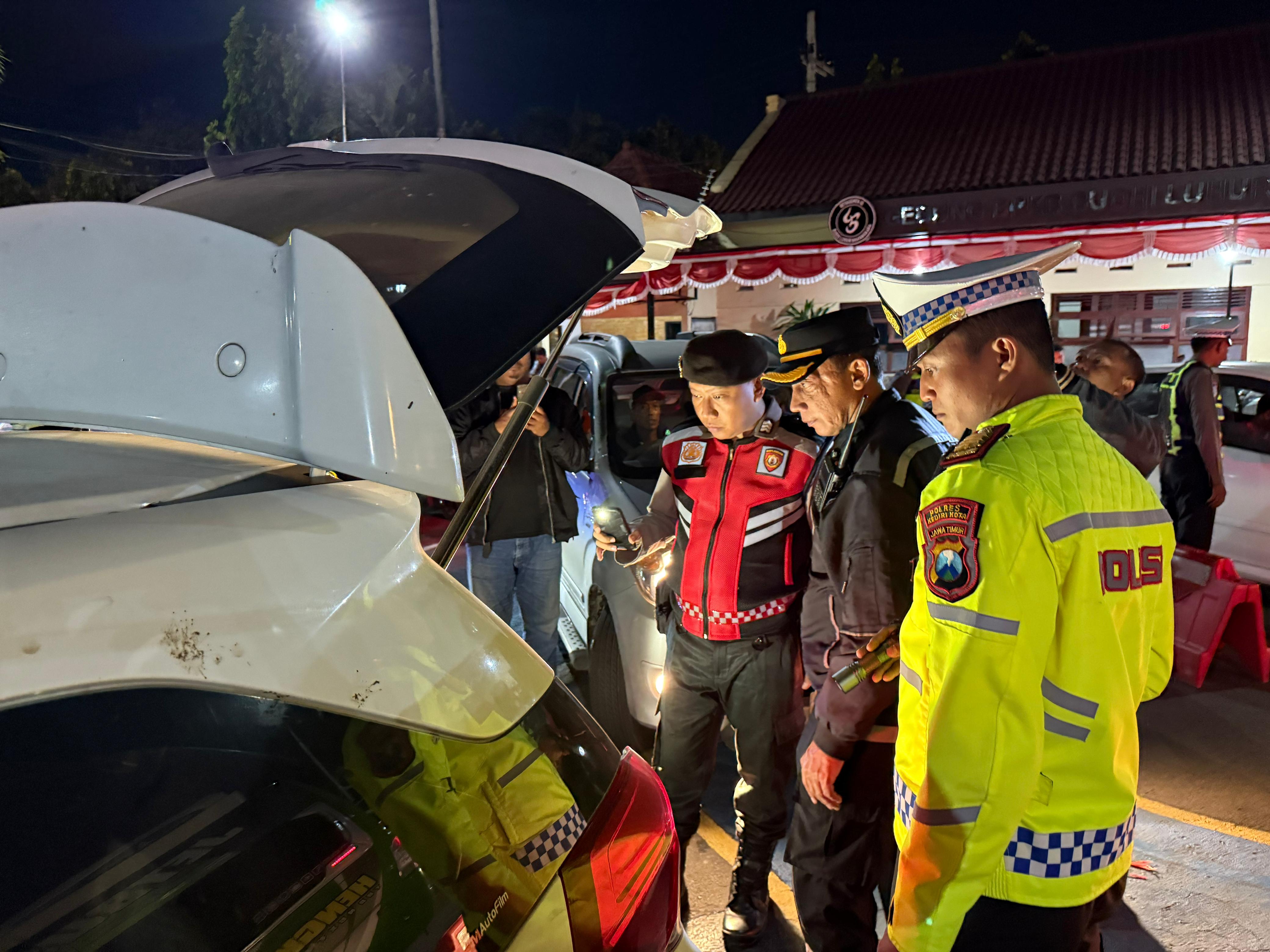 Operasi Cipta Kondisi, Polres Kediri Kota Tindak 111 Pelanggar di Jalan Brawijaya