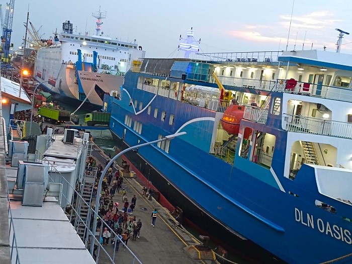 H-8 Lebaran Idulfitri, Pelabuhan Tanjung Perak Dipadati Pemudik 