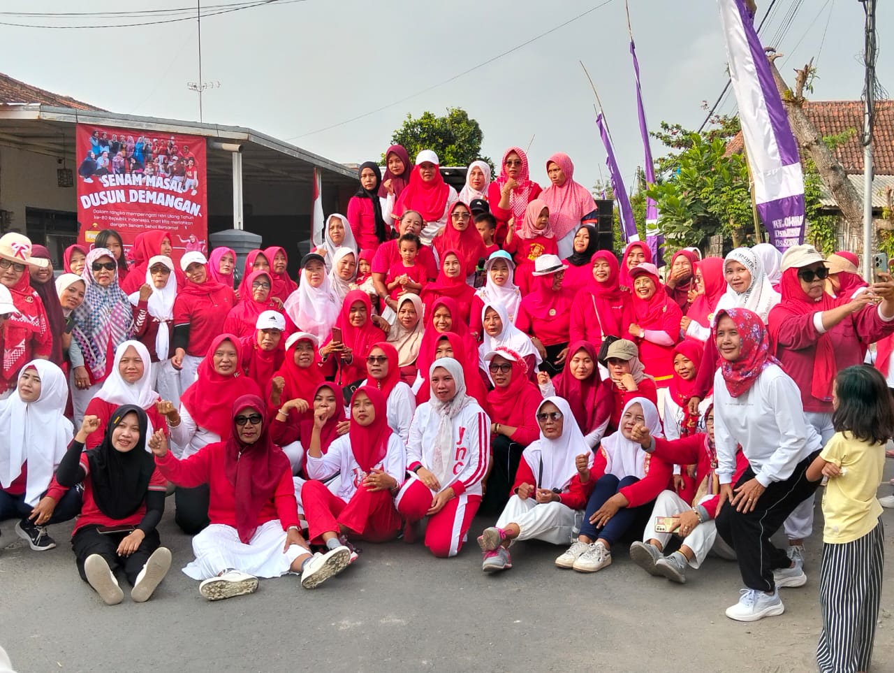 Emak-Emak Dusun Demangan Kompak Senam Bersama, Semarakkan HUT Ke- 80 Kemerdekaan RI