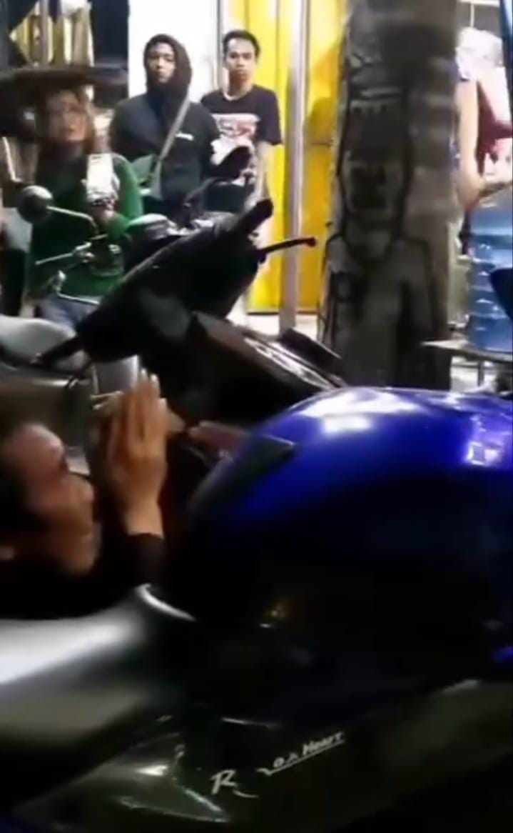 Pelaku Begal Payudara Diringkus Warga, Dipukul hingga Menangis Histeris