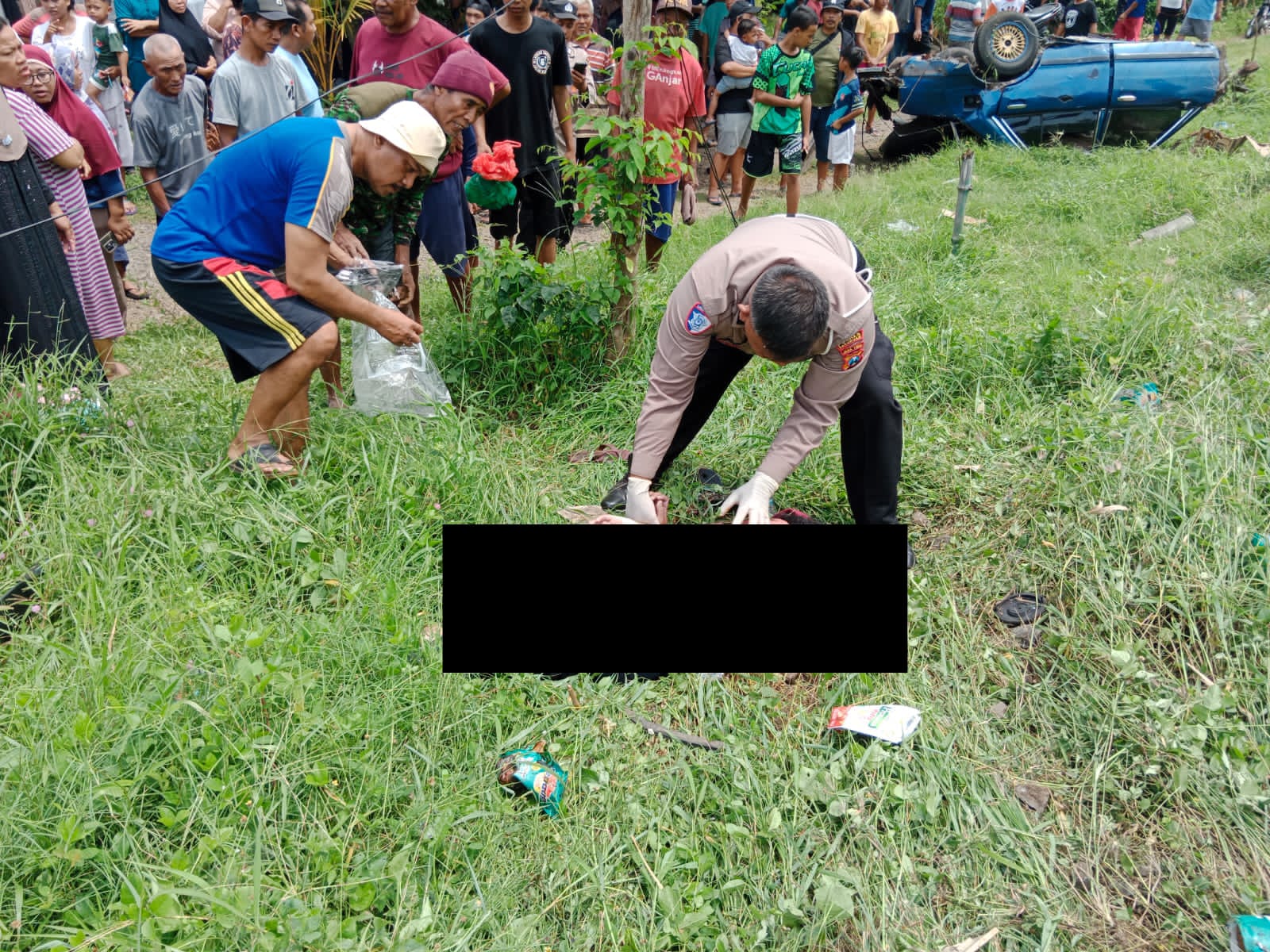 Unit Laka Polres Pasuruan Gerak Cepat Tangani Tabrakan Mobil vs Kereta di Gununggangsir Beji