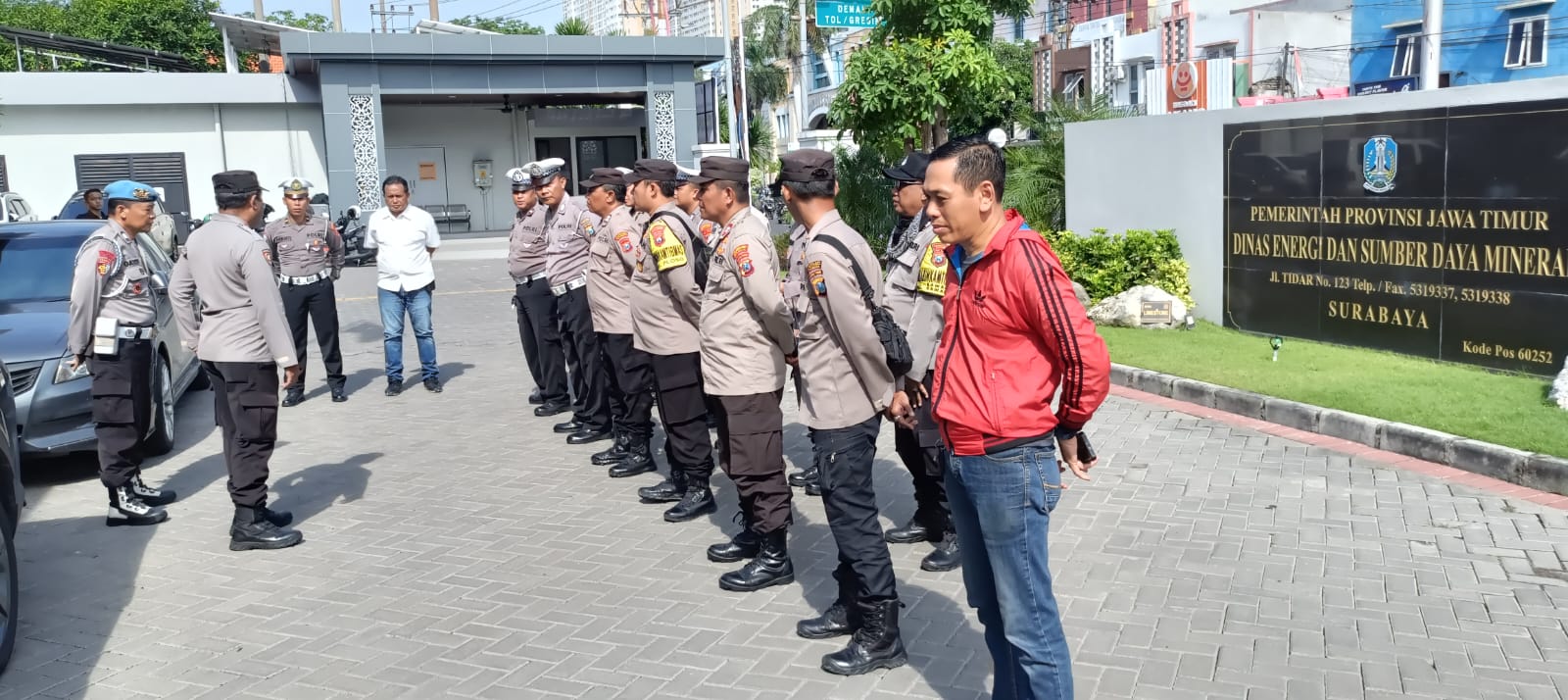 Polsek Sawahan Siapkan Pengamanan Aksi Unjuk Rasa Gempar Jatim di Kantor ESDM