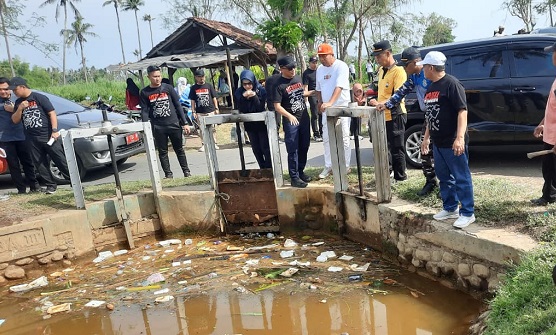 ASN dan Santri Situbondo Gelar Aksi Bersih-Bersih, Prof Zudan Nilai Layak Jadi Gerakan Nasional